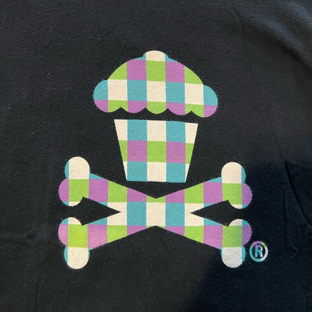 Johnny Cupcakes - Mini Classic Crossbones - Picture 3 of 3